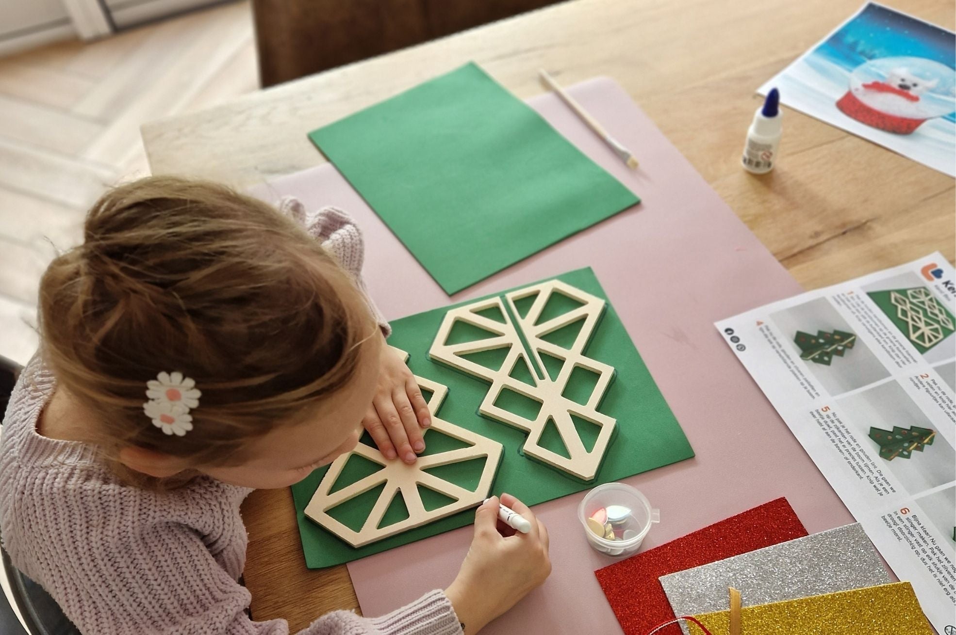 Mache die Feiertage noch kreativer mit den Weihnachts-Bastelboxen von Little Creations.