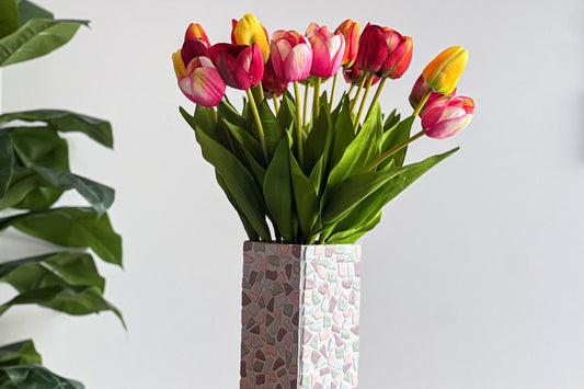 DIY Mosaikvase mit Tulpen