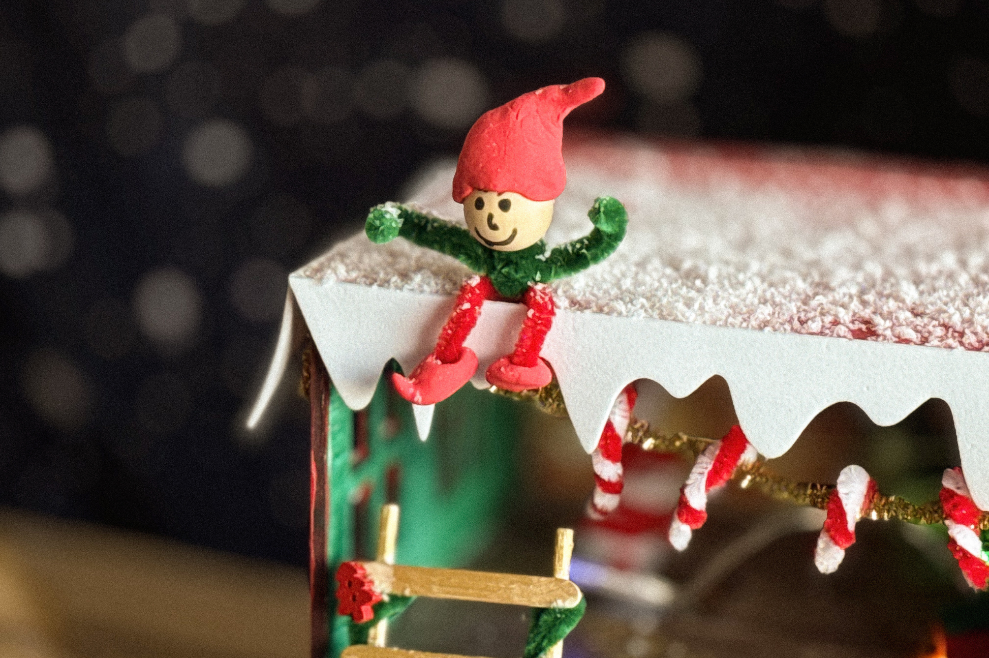 Detailansicht Bastelset Advents-Weihnachtshaus Elfe